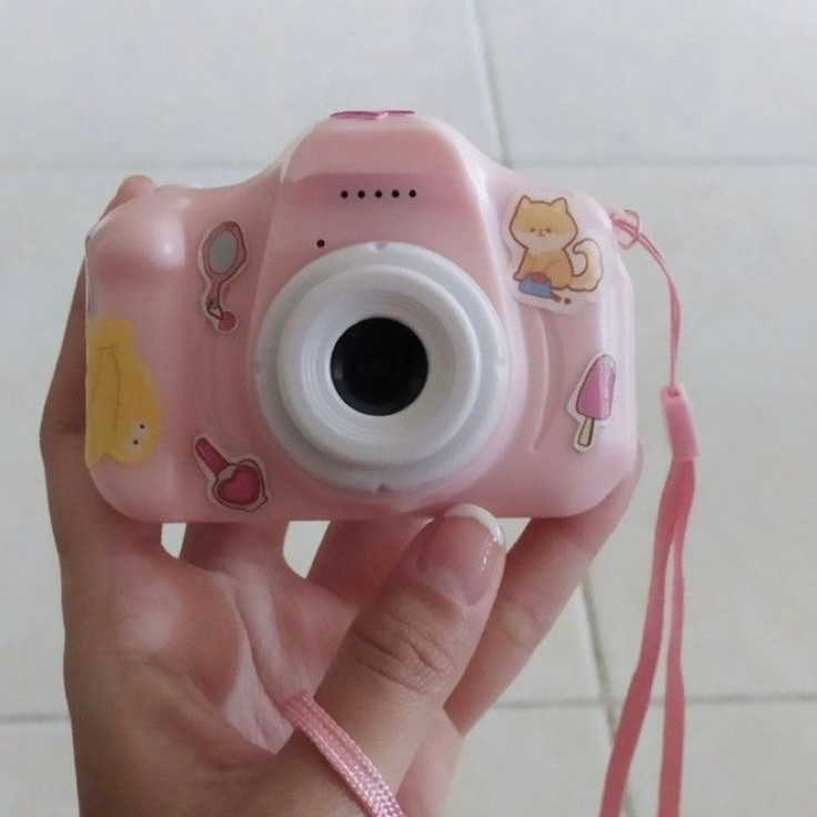 دوربین بچگانه کوچک